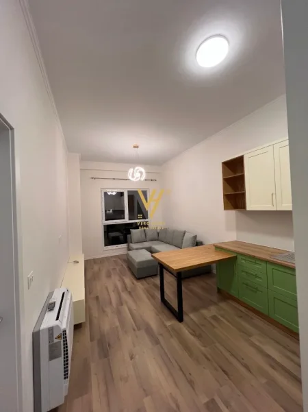 Tirane, jepet me qera apartament 1+1+Ballkon Kati 8, 75 m² 570 € (LAPRAKE)