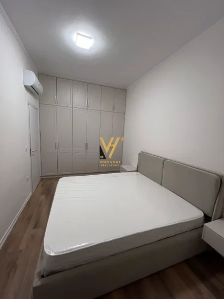 Tirane, jepet me qera apartament 1+1+Ballkon Kati 8, 75 m² 570 € (LAPRAKE)