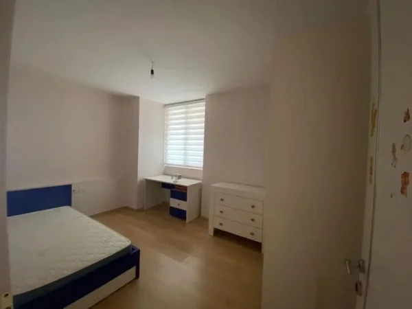 Tirane, jepet me qera apartament 2+1+Aneks+Ballkon Kati 2, 140 m² 650 € (LAPRAKE)