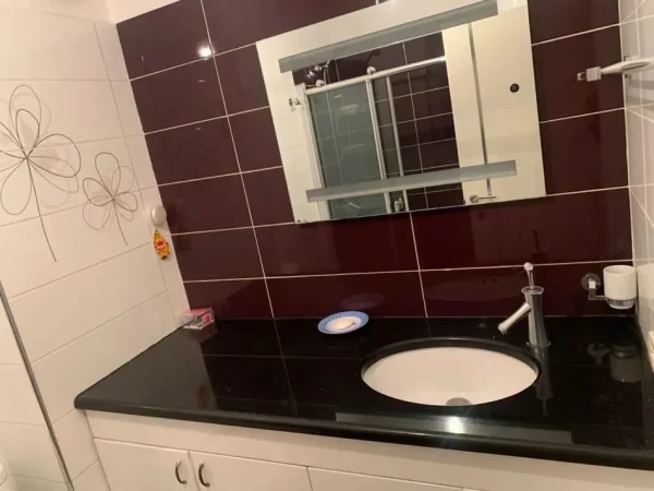 Tirane, jepet me qera apartament 2+1+Aneks+Ballkon Kati 2, 140 m² 650 € (LAPRAKE)