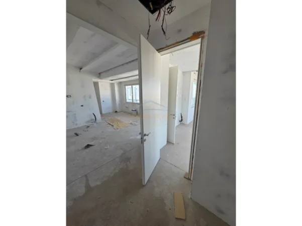 Tirane, shitet apartament 1+1 Kati 10, 86 m² 285.000 € (Ish Ekspozita)