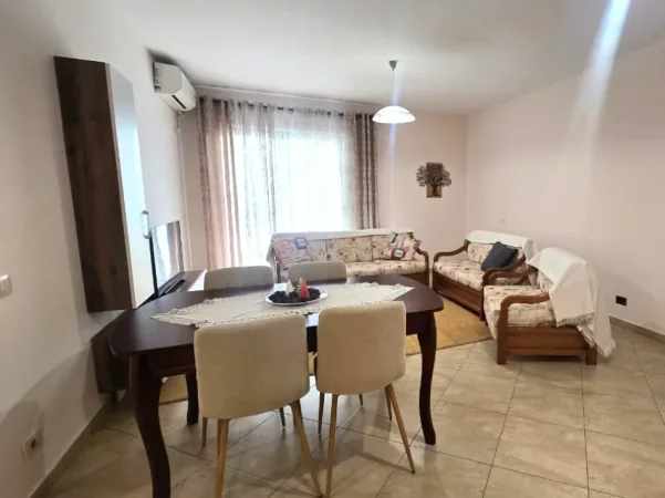 Tirane, jepet me qera apartament 2+1+Ballkon , 100 m² 650 € 