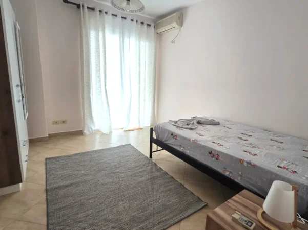 Tirane, jepet me qera apartament 2+1+Ballkon , 100 m² 650 € 