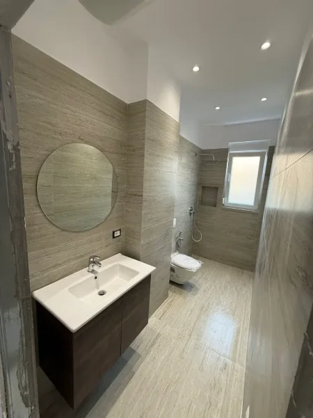 Tirane, jepet me qera apartament 1+1+Ballkon Kati 0, 60 m² 550 € (SELITE)