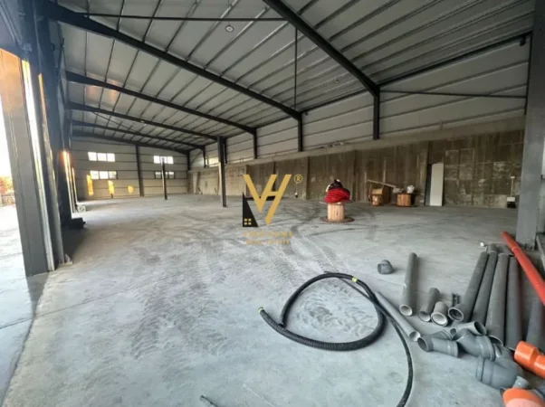 Fier, jepet me qera magazine Kati 0, 600 m² 2.050 € (FIER)