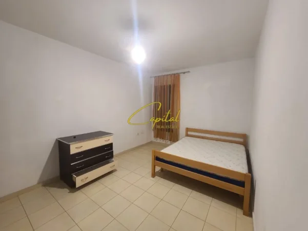 Tirane, jepet me qera apartament 1+1 Kati 1, 70 m² 380 € (YZBERISHT)