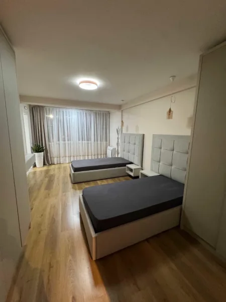 Tirane, jepet me qera apartament 2+1 Kati 2, 100 m² 700 € (Farmaci Dite e Nate tek Pediatria)