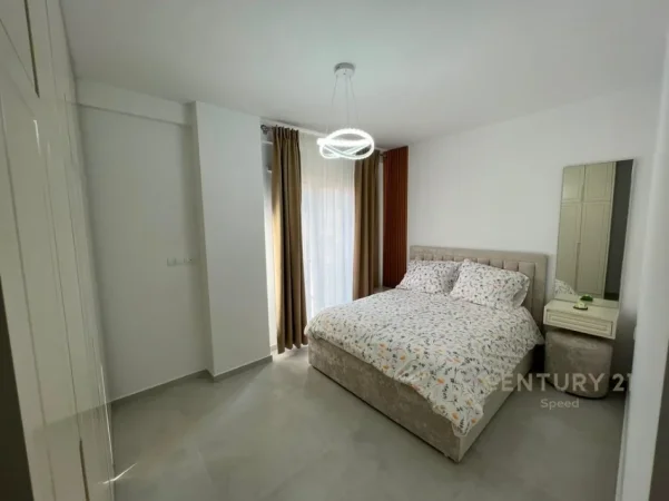 Tirane, jepet me qera apartament 2+1+Ballkon Kati 6, 99 m² 900 € (shkolla e kuqe)