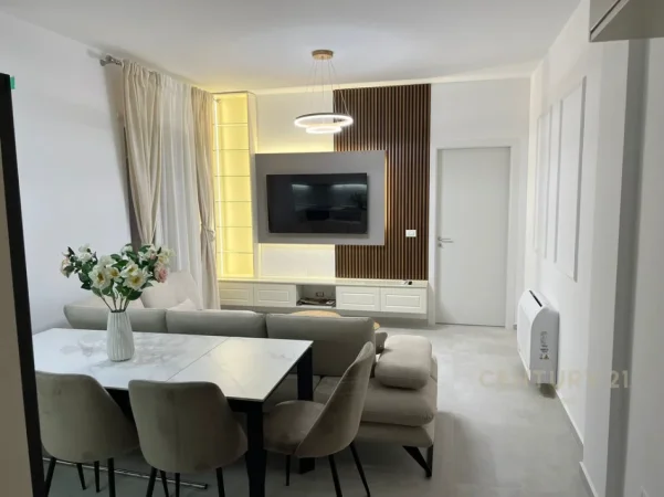 Tirane, jepet me qera apartament 2+1+Ballkon Kati 6, 99 m² 900 € (shkolla e kuqe)