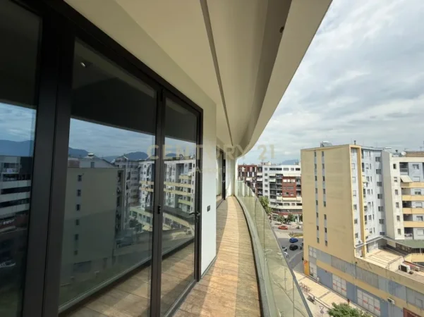 Tirane, jap me qera apartament+verande | Penthouse 3+1+Aneks+Ballkon Kati 8, 1.500 € 