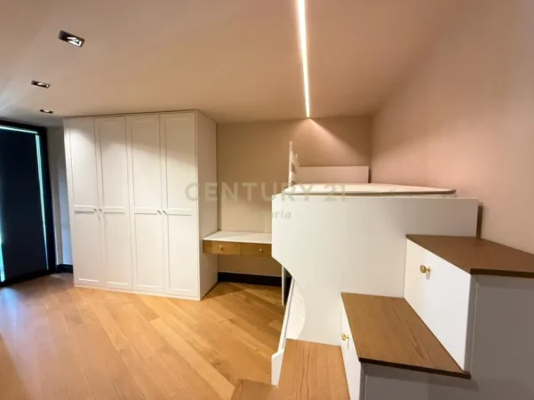 Tirane, jap me qera apartament+verande | Penthouse 3+1+Aneks+Ballkon Kati 8, 1.500 € 