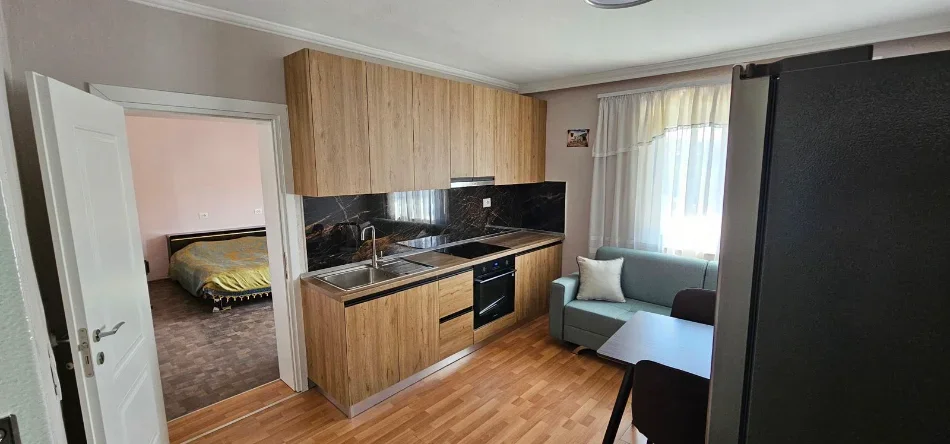 Tirane, jepet me qera apartament 1+1+Ballkon Kati 4, 60 m² 500 € (TREGU ELEKTRIK)
