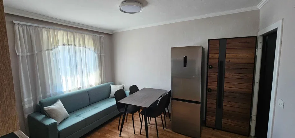 Tirane, jepet me qera apartament 1+1+Ballkon Kati 4, 60 m² 500 € (TREGU ELEKTRIK)
