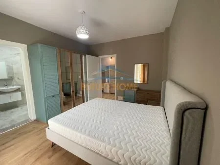 Tirane, jepet me qera apartament 2+1 Kati 2, 135 m² 800 € 