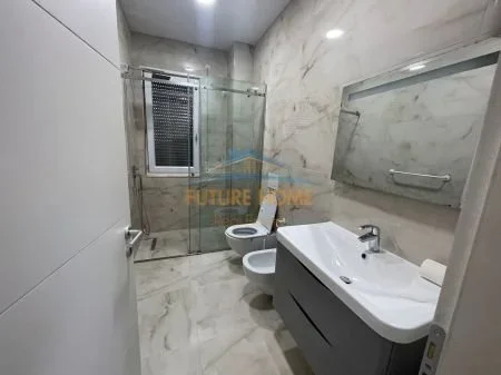 Tirane, jepet me qera apartament 2+1 Kati 2, 135 m² 800 € 