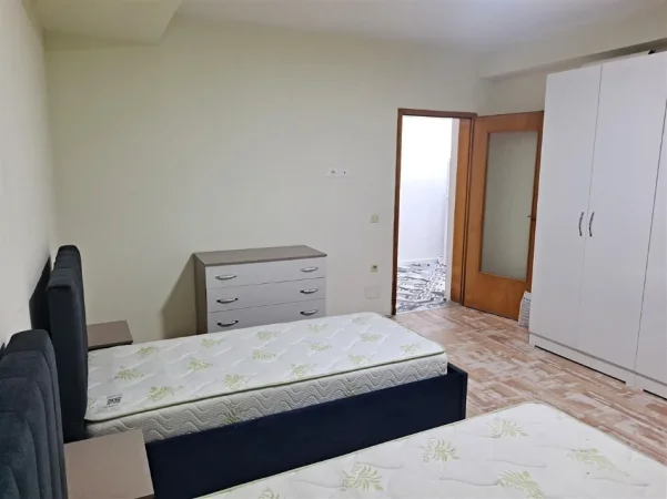 Tirane, jepet me qera apartament 2+1+Ballkon Kati 2, 85 m² 500 € (FERIT XHAJKO)
