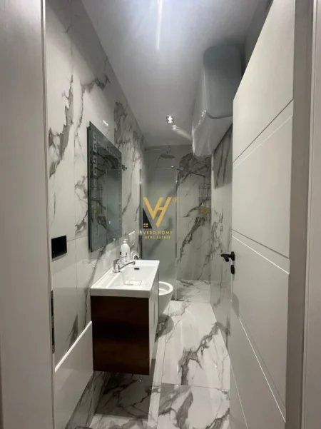 Tirane, jepet me qera apartament 1+1+Ballkon Kati 5, 70 m² 1.250 € (BLLOK)