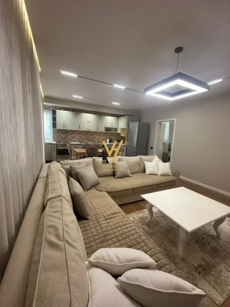 Tirane, jepet me qera apartament 1+1+Ballkon Kati 5, 70 m² 1.250 € (BLLOK)