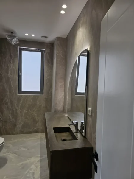 Tirane, jepet me qera 2+1+Aneks+Ballkon , 105 m² 1.900 € (Liqeni I Thate)