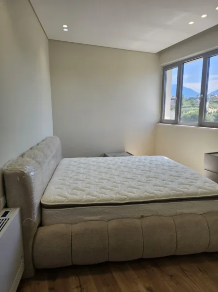 Tirane, jepet me qera 2+1+Aneks+Ballkon , 105 m² 1.900 € (Liqeni I Thate)