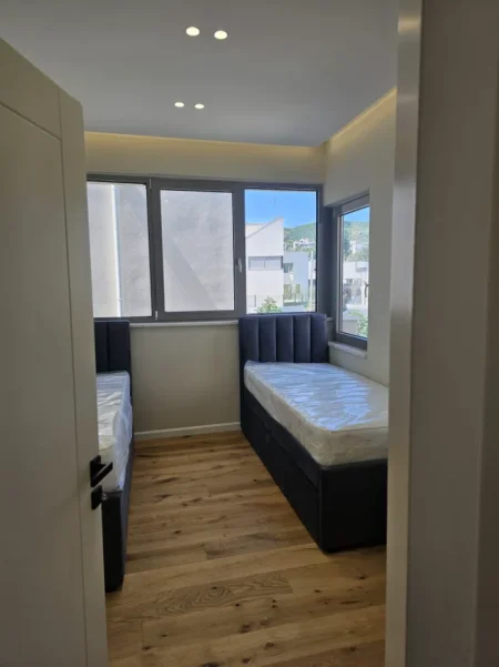 Tirane, jepet me qera 2+1+Aneks+Ballkon , 105 m² 1.900 € (Liqeni I Thate)