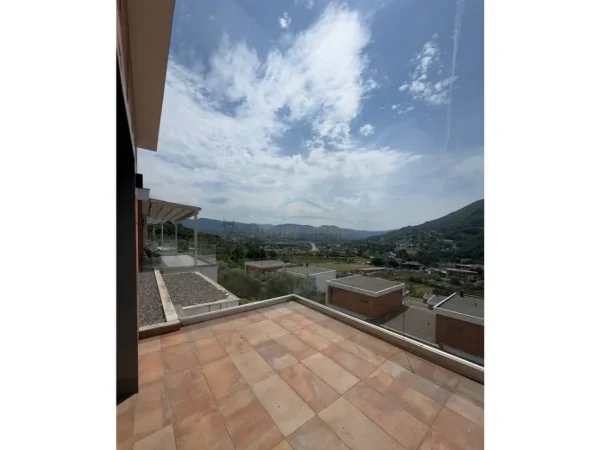 Tirane, shitet apartament 3+1 , 208 m² 650.000 € (Mullet)