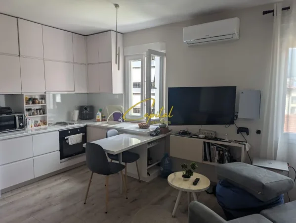Tirane, jepet me qera garsonier 1+1 Kati 3, 40 m² 500 € (PAZARI I RI)
