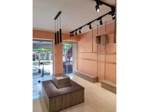 Tirane, jepet me qera ambjent biznesi Kati 0, 34 m² 800 € 