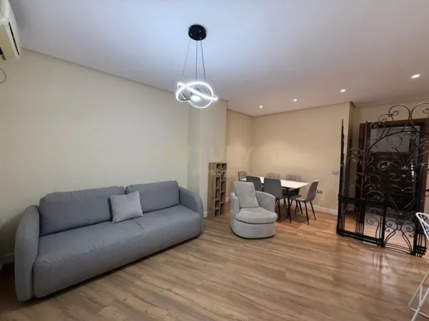 Tirane, jepet me qera apartament 1+1 Kati 1, 70 m² 750 € (Pazari i Ri)