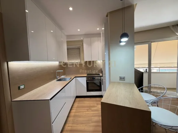 Tirane, jepet me qera apartament 1+1 Kati 1, 70 m² 750 € (Pazari i Ri)