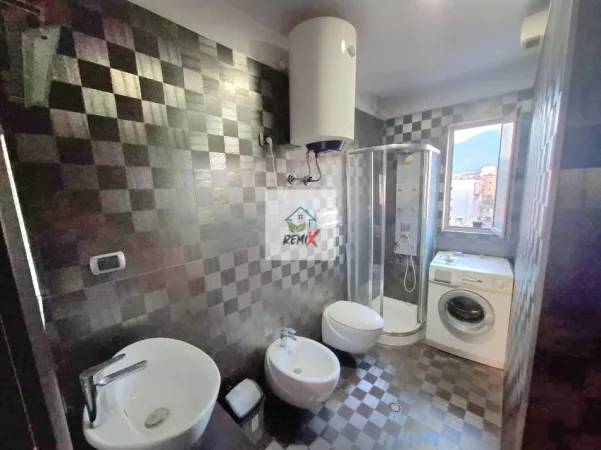 Tirane, jepet me qera apartament 2+1+Aneks+Ballkon Kati 5, 90 m² 600 €