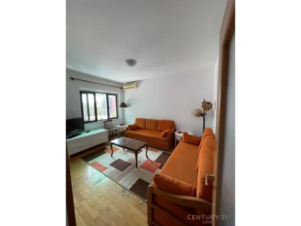 Tirane, jepet me qera apartament 2+1 Kati 4, 80 m² 550 € (pazari i ri)