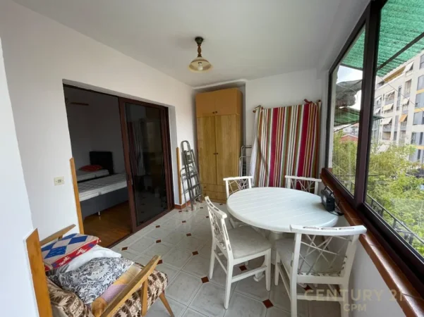 Tirane, jepet me qera apartament 2+1 Kati 4, 80 m² 550 € (pazari i ri)