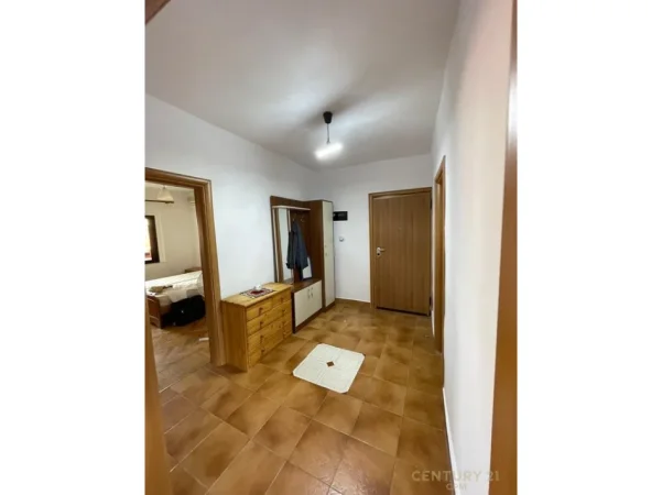 Tirane, jepet me qera apartament 2+1 Kati 4, 80 m² 550 € (pazari i ri)