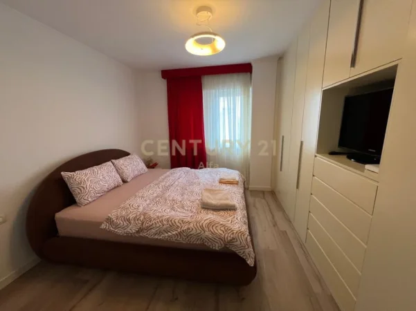 Tirane, jepet me qera apartament 2+1+Ballkon Kati 5, 110 m² 900 € (brryli)