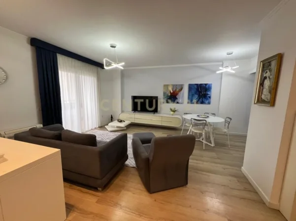Tirane, jepet me qera apartament 2+1+Ballkon Kati 5, 110 m² 900 € (brryli)