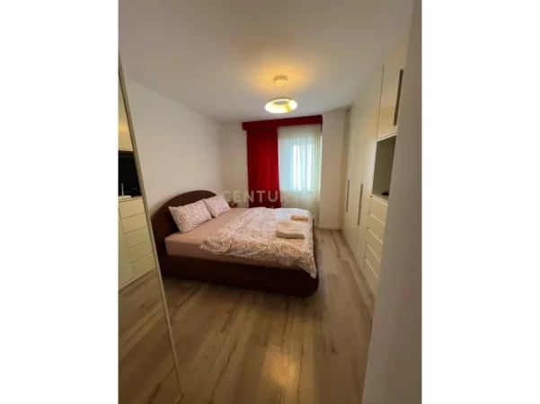 Tirane, jepet me qera apartament 2+1+Ballkon Kati 5, 110 m² 900 € (brryli)