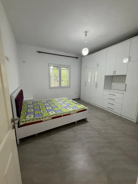 Tirane, jepet me qera apartament 2+1 Kati 0, 90 m² 530 € (Hasan Bakiu)