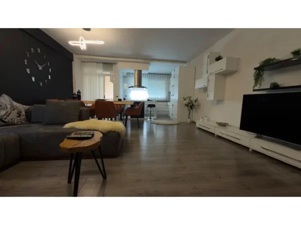 Tirane, jepet me qera apartament 2+1 Kati 5, 111 m² 950 € 