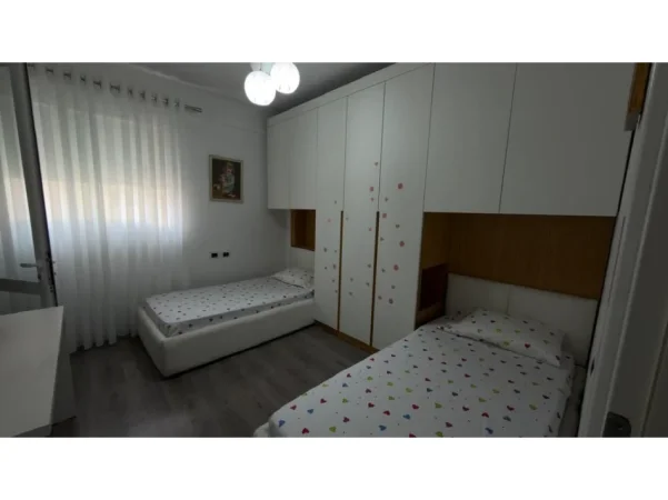 Tirane, jepet me qera apartament 2+1 Kati 5, 111 m² 950 € 
