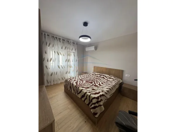 Tirane, jepet me qera apartament 1+1 Kati 5, 51 m² 700 € (SHESHI WILLSON)