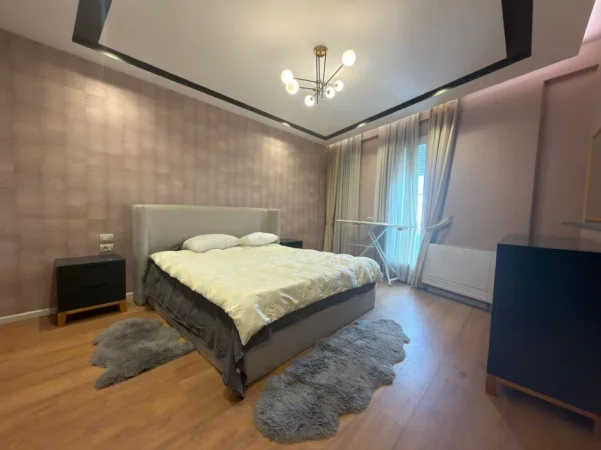 Tirane, jepet me qera apartament 2+1 Kati 5, 92 m² 800 € (ali demi)