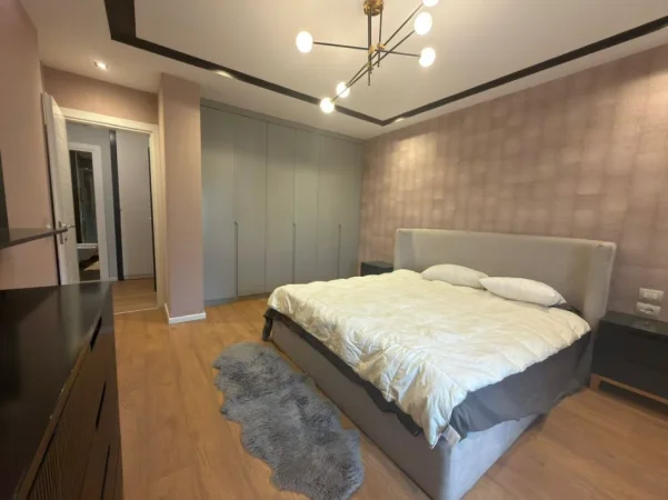 Tirane, jepet me qera apartament 2+1 Kati 5, 92 m² 800 € (ali demi)