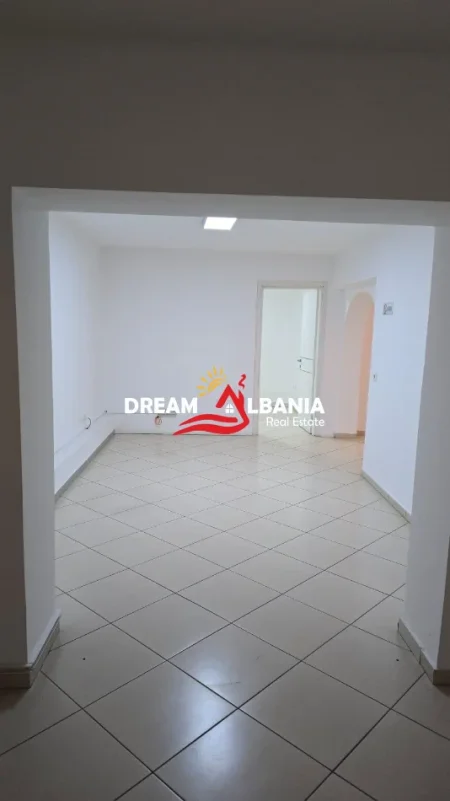 Tirane, jepet me qera ambjent biznesi Kati 2, 90 m² 750 € (Myslym shyri)