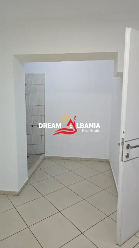 Tirane, jepet me qera ambjent biznesi Kati 2, 90 m² 750 € (Myslym shyri)