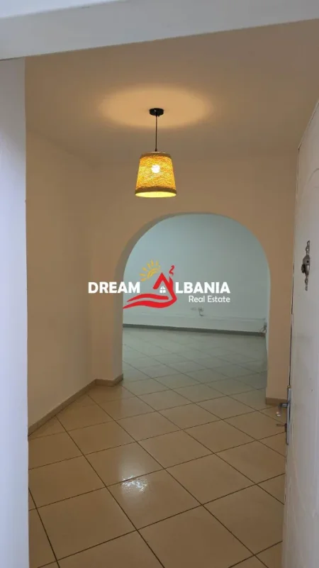 Tirane, jepet me qera ambjent biznesi Kati 2, 90 m² 750 € (Myslym shyri)