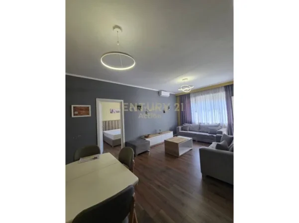 Tirane, jepet me qera apartament 2+1 Kati 5, 85 m² 650 € 