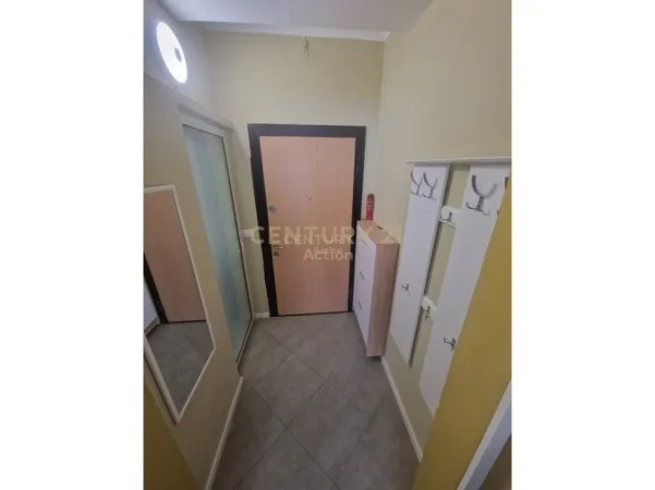 Tirane, jepet me qera apartament 2+1 Kati 5, 85 m² 650 € 
