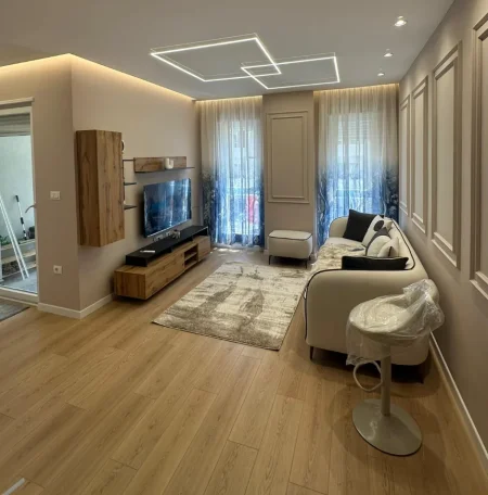 Tirane, jepet me qera apartament 1+1 Kati 4, 70 m² 430 € (qtu , kompleksi univers city)