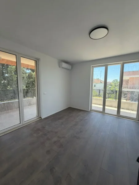 Tirane, jepet me qera Vile Kati 0, 390 m² 2.500 € (Rruga Sokrat Miho)